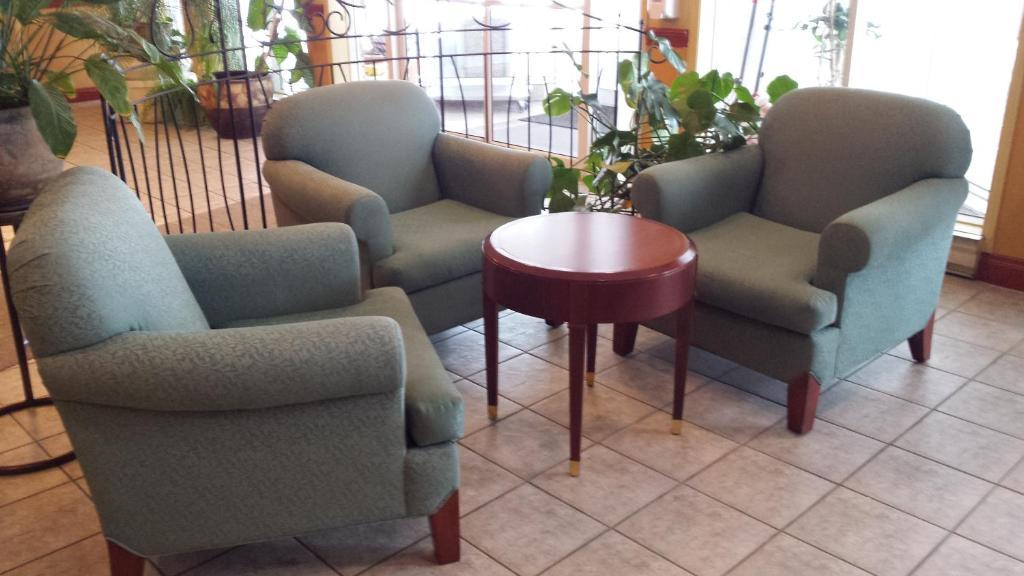 Hotel Travelodge By Wyndham Victoriaville Ngoại thất bức ảnh