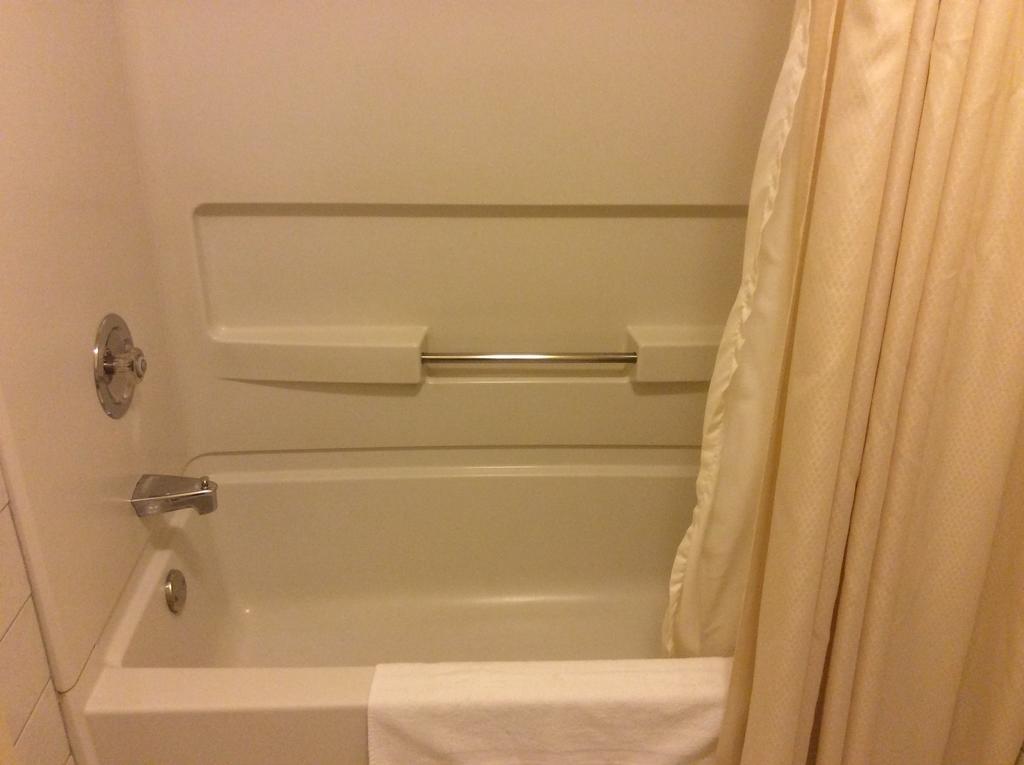 Hotel Travelodge By Wyndham Victoriaville Phòng bức ảnh